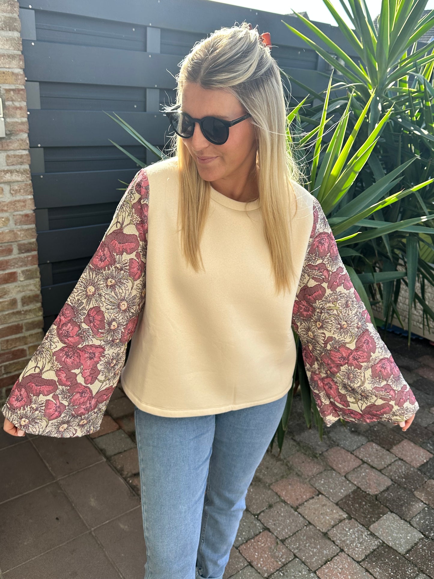 Flora beige sweater