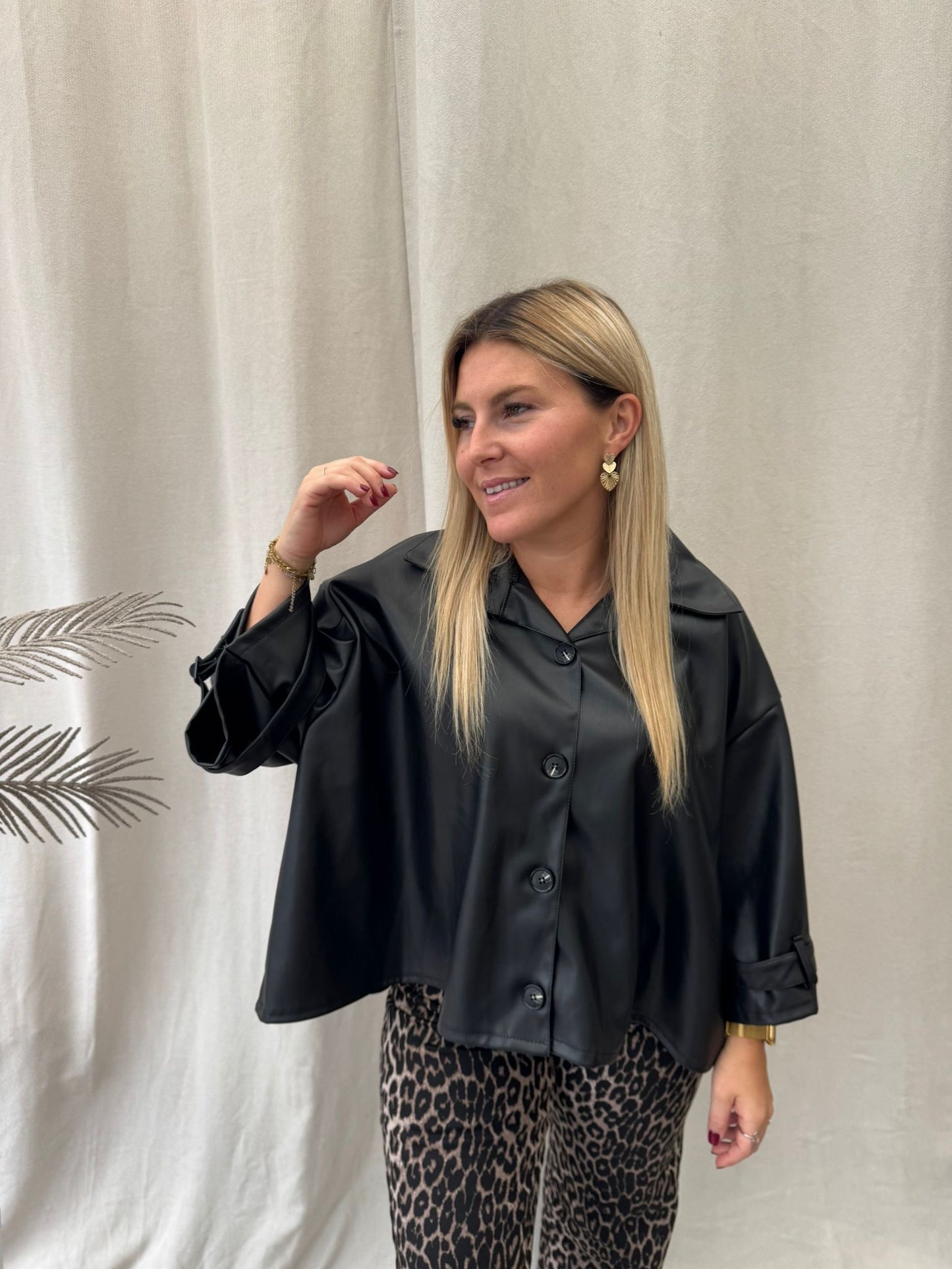 Leather trenchcoat black